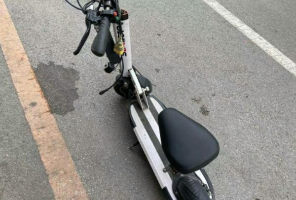 锂电池滑板折叠电动车
